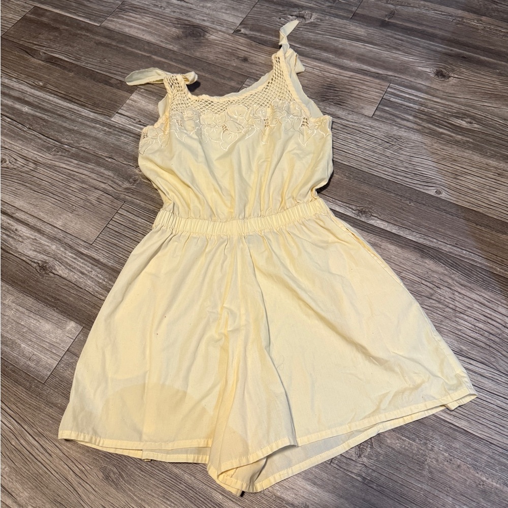 Vintage Romper Women's Yellow Floral Shorts Pearls Vintage Y2K